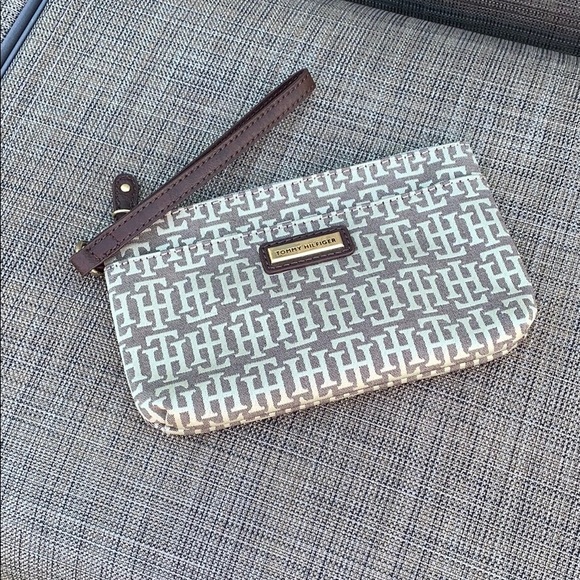 Tommy Hilfiger Canvas Monogram Wristlet - Picture 7 of 7